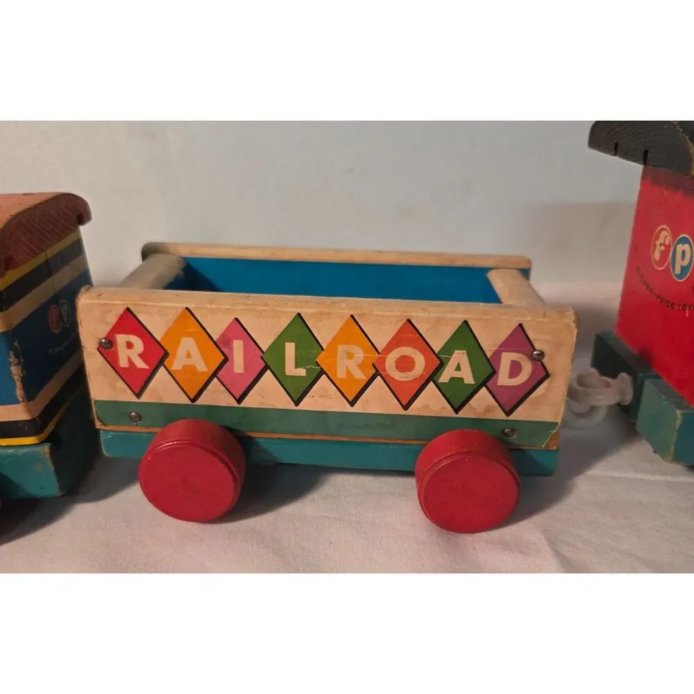 Vintage Fisher-Price Huffy Puffy Wooden Pull Train 4 Car Set No. 999 Railroad